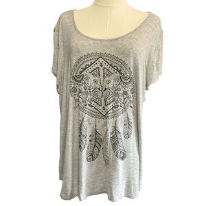 👗5/$25 - Grey Scoop Neck Tee w/ Boho Graphic and Rhinestone Details